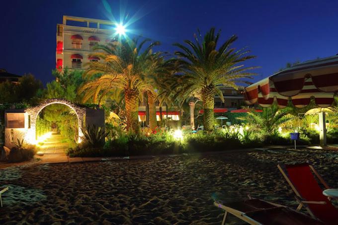 Hotel Silvi Сильви-Марина Экстерьер фото